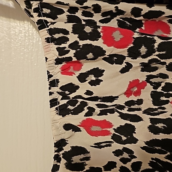 Asymmetrical Cold-Shoulder Top - Picture 3 of 7